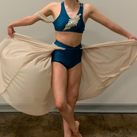 Custom 3-piece dance costume - Picture 3 of 11